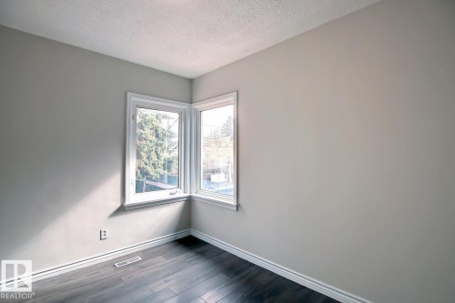 10682 61 Avenue, Edmonton, AB - Indoor Photo Showing Other Room