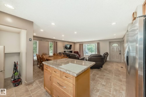 4108 135 Avenue, Edmonton, AB - Indoor Photo Showing Kitchen