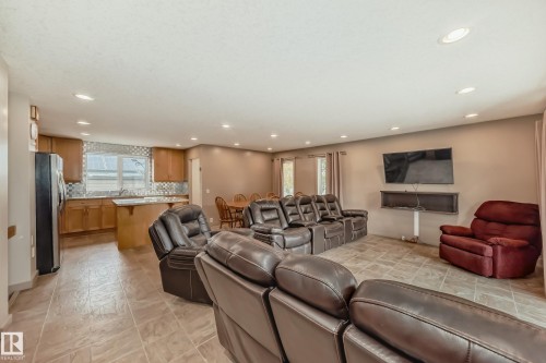 4108 135 Avenue, Edmonton, AB - Indoor Photo Showing Living Room