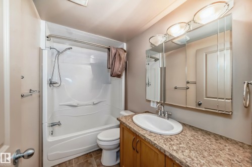 4108 135 Avenue, Edmonton, AB - Indoor Photo Showing Bathroom