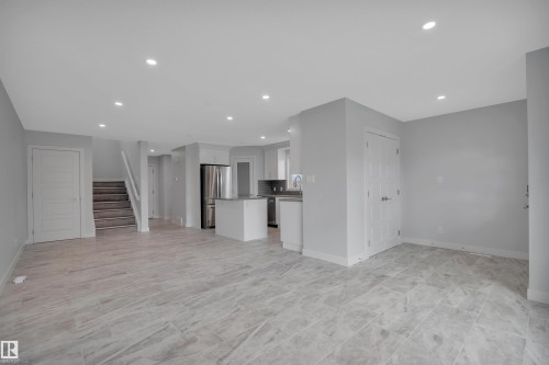 5006 48 Ave, Leduc, AB - Indoor