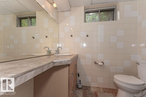 1720 89 Street, Edmonton, AB - Indoor Photo Showing Bathroom