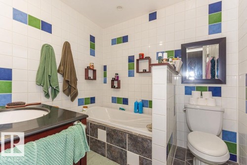 1720 89 Street, Edmonton, AB - Indoor Photo Showing Bathroom