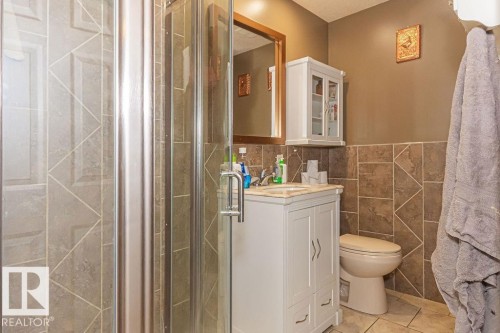 1720 89 Street, Edmonton, AB - Indoor Photo Showing Bathroom