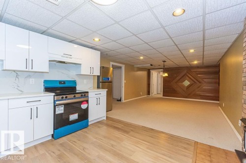 1720 89 Street, Edmonton, AB - Indoor Photo Showing Kitchen