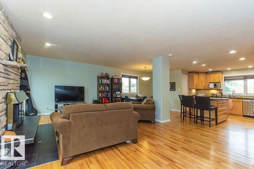 1720 89 Street, Edmonton, AB - Indoor Photo Showing Living Room