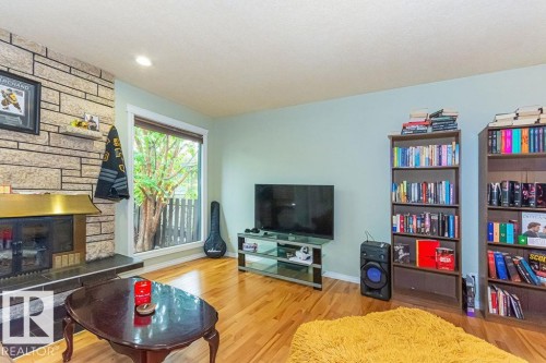 1720 89 Street, Edmonton, AB - Indoor Photo Showing Living Room