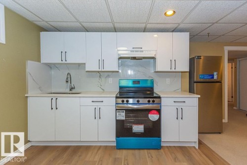 1720 89 Street, Edmonton, AB - Indoor Photo Showing Kitchen