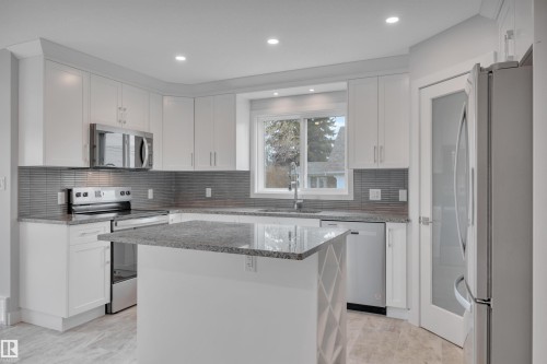 5008 48 Ave, Leduc, AB - Indoor Photo Showing Kitchen With Upgraded Kitchen