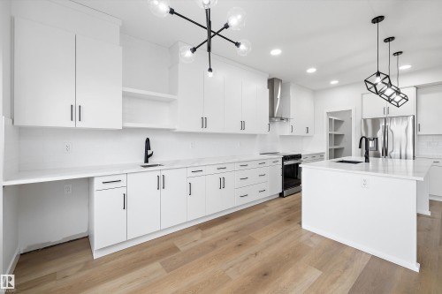 26 Chartres Close, St. Albert, AB - Indoor Photo Showing Kitchen With Upgraded Kitchen