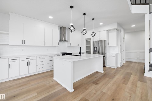 26 Chartres Close, St. Albert, AB - Indoor Photo Showing Kitchen With Upgraded Kitchen