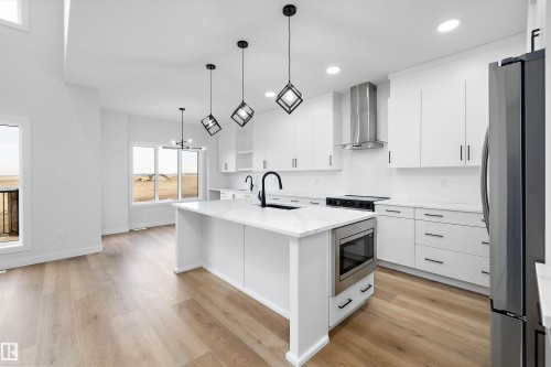 26 Chartres Close, St. Albert, AB - Indoor Photo Showing Kitchen With Upgraded Kitchen