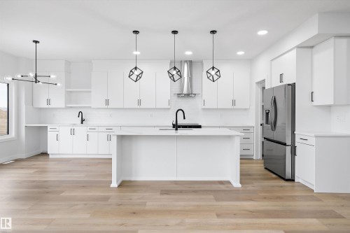 26 Chartres Close, St. Albert, AB - Indoor Photo Showing Kitchen With Upgraded Kitchen
