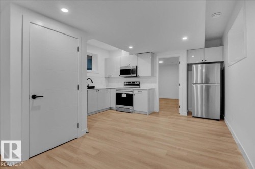 11124 132 Street, Edmonton, AB - Indoor Photo Showing Kitchen