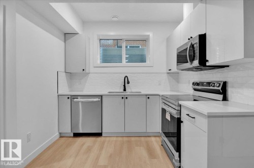 11124 132 Street, Edmonton, AB - Indoor Photo Showing Kitchen With Upgraded Kitchen
