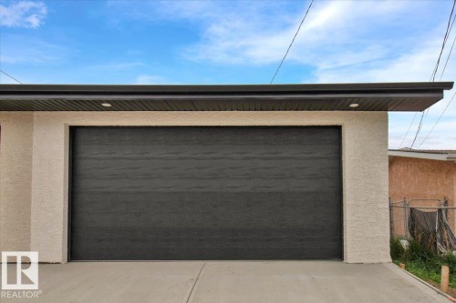 11124 132 Street, Edmonton, AB - Outdoor