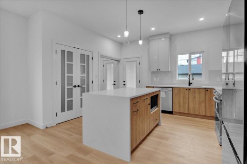 11124 132 Street, Edmonton, AB - Indoor Photo Showing Kitchen With Upgraded Kitchen
