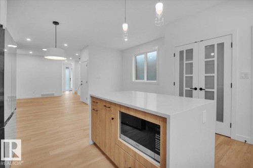 11124 132 Street, Edmonton, AB - Indoor