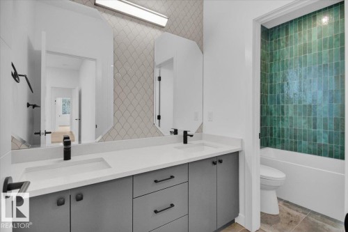11124 132 Street, Edmonton, AB - Indoor Photo Showing Bathroom