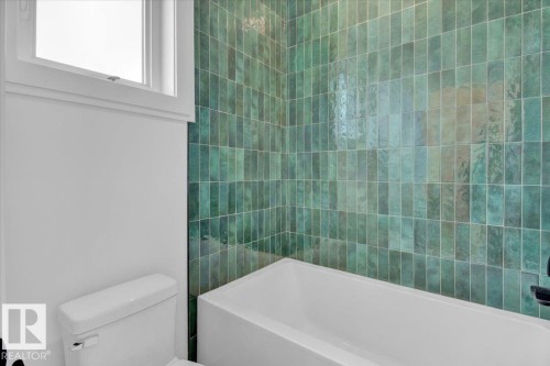 11124 132 Street, Edmonton, AB - Indoor Photo Showing Bathroom