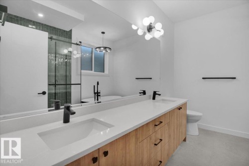 11124 132 Street, Edmonton, AB - Indoor Photo Showing Bathroom