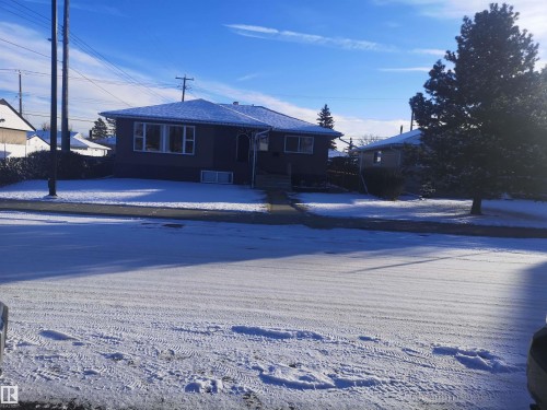 8032 70 Avenue, Edmonton, AB - Indoor Photo Showing Other Room