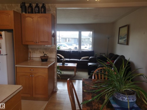 8032 70 Avenue, Edmonton, AB - Indoor