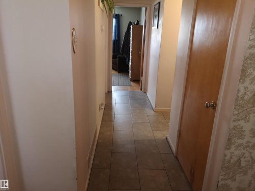 8032 70 Avenue, Edmonton, AB - Indoor Photo Showing Other Room