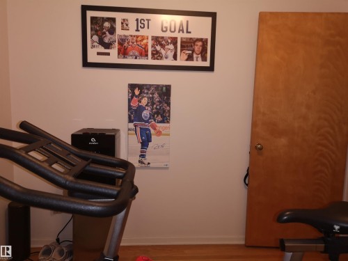 8032 70 Avenue, Edmonton, AB - Indoor Photo Showing Other Room