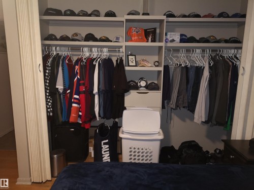 8032 70 Avenue, Edmonton, AB - Indoor Photo Showing Bedroom