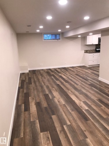 8032 70 Avenue, Edmonton, AB - Indoor Photo Showing Other Room