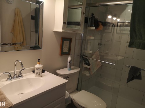 8032 70 Avenue, Edmonton, AB - Indoor