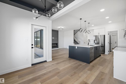 28 Chartres Close, St. Albert, AB - Indoor Photo Showing Kitchen