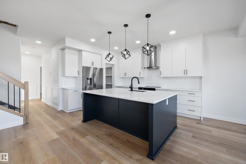 28 Chartres Close, St. Albert, AB - Indoor Photo Showing Kitchen With Upgraded Kitchen