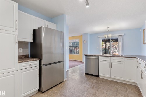 3231 21 Street, Edmonton, AB - Indoor Photo Showing Kitchen
