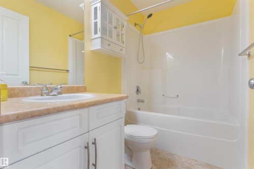 3231 21 Street, Edmonton, AB - Indoor Photo Showing Bathroom