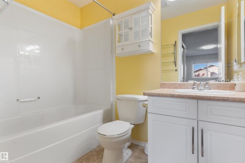3231 21 Street, Edmonton, AB - Indoor Photo Showing Bathroom