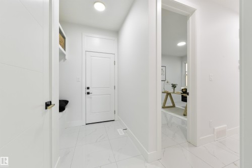 108 25 Street Sw, Edmonton, AB - Indoor Photo Showing Other Room