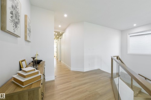 108 25 Street Sw, Edmonton, AB - Indoor Photo Showing Other Room