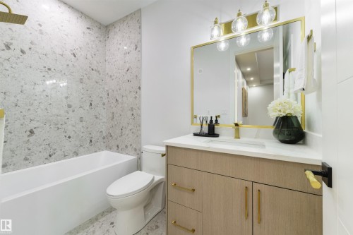 108 25 Street Sw, Edmonton, AB - Indoor Photo Showing Bathroom