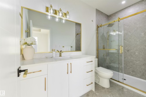 108 25 Street Sw, Edmonton, AB - Indoor Photo Showing Bathroom