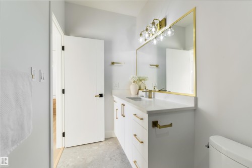 108 25 Street Sw, Edmonton, AB - Indoor Photo Showing Bathroom