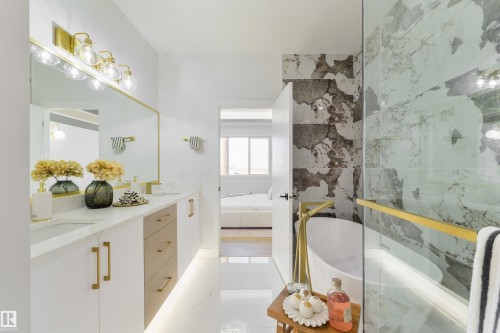 108 25 Street Sw, Edmonton, AB - Indoor Photo Showing Bathroom