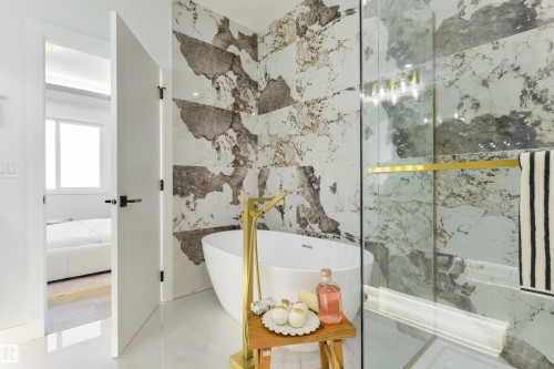 108 25 Street Sw, Edmonton, AB - Indoor Photo Showing Bathroom