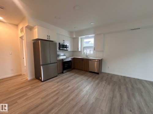 104 9227 228 Street, Edmonton, AB - Indoor Photo Showing Kitchen