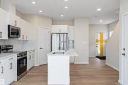 843 ROWAN Close  Edmonton, AB T6X 1A2