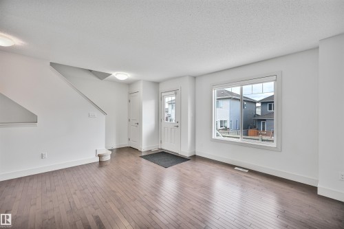 35 2922 Maple Way, Edmonton, AB - Indoor Photo Showing Other Room