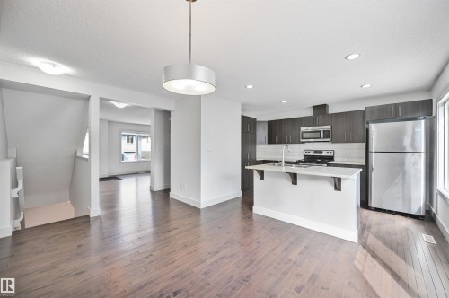 35 2922 Maple Way, Edmonton, AB - Indoor Photo Showing Kitchen With Stainless Steel Kitchen