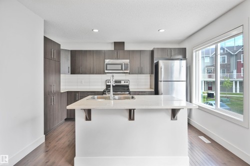 35 2922 Maple Way, Edmonton, AB - Indoor Photo Showing Kitchen With Stainless Steel Kitchen With Upgraded Kitchen