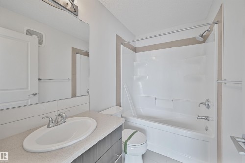 35 2922 Maple Way, Edmonton, AB - Indoor Photo Showing Bathroom